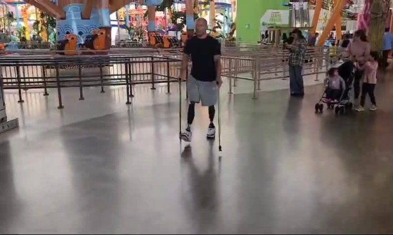 נס: אלישע מדן שנפצע אנוש בעזה שוב הולך.&nbsp;צפו בתיעוד