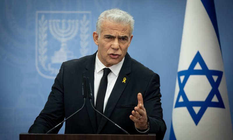 שאלנו את לפיד, צה"ל צריך לגייס את כל החרדים?