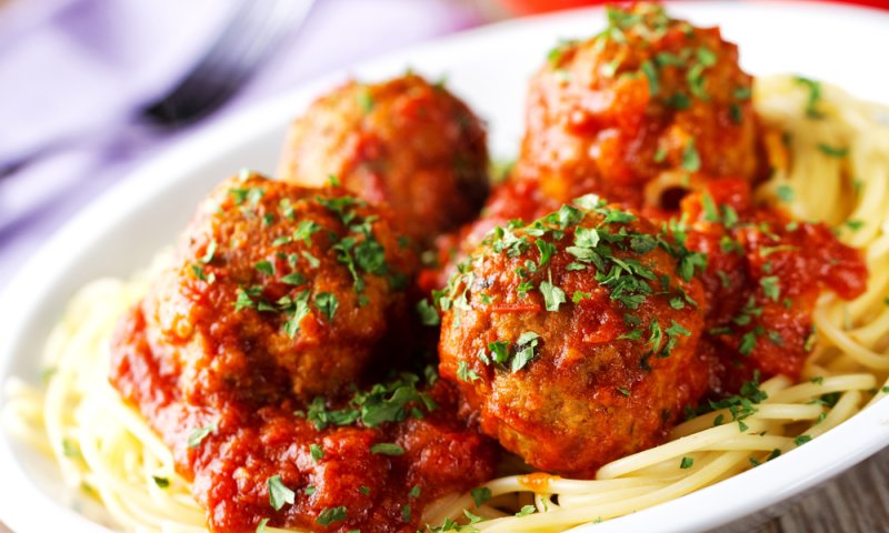 מתכון לסתיו: כדורי בשר ברוטב עגבניות וספגטי