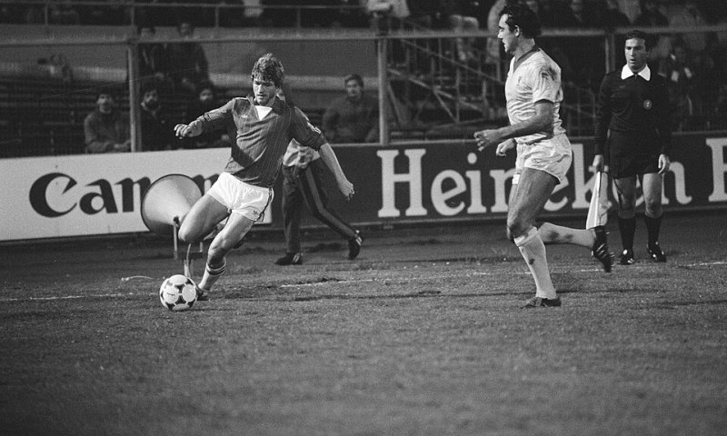 ריי קנדי: ממפעל הממתקים לפסגת הכדורגל וההתרסקות