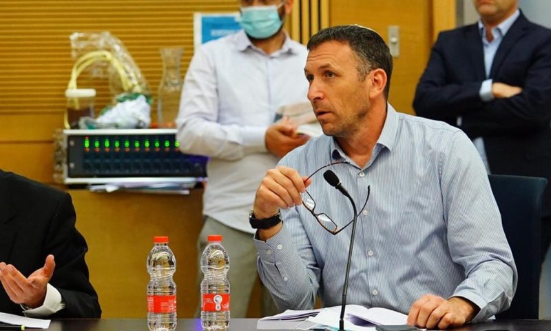 עימות בין מתן כהנא ליאיר גולן על השתלטות פלסטינים על שטחי c