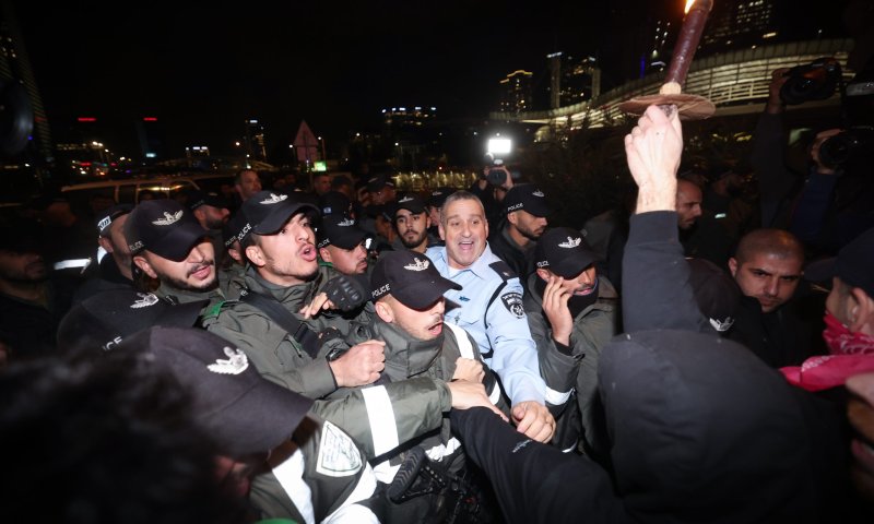 עימותים עם מפגינים: המשטרה מנעה חסימה של איילון