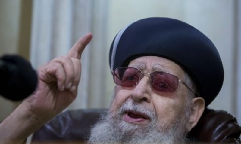 הרב עובדיה אמר: "כפו אותי, לחצו עליי"