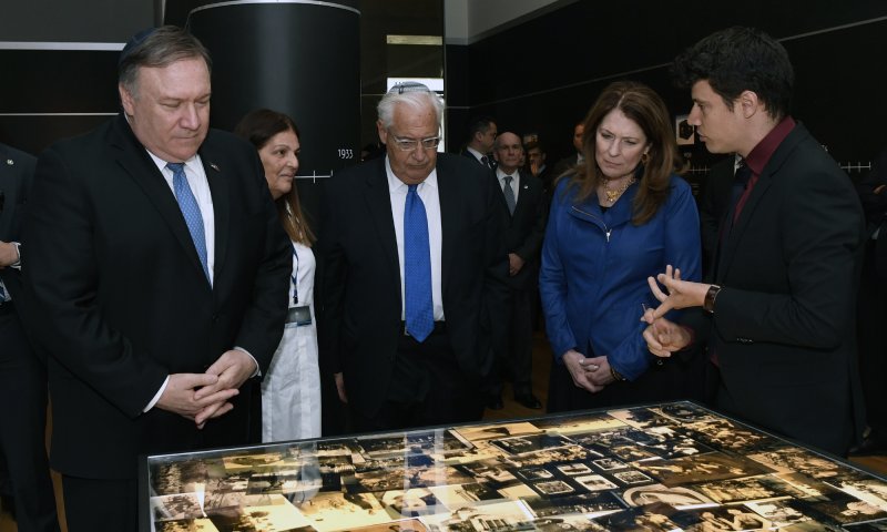 פומפאו ביד ושם: "מתכבד לשמור על זכר השואה"