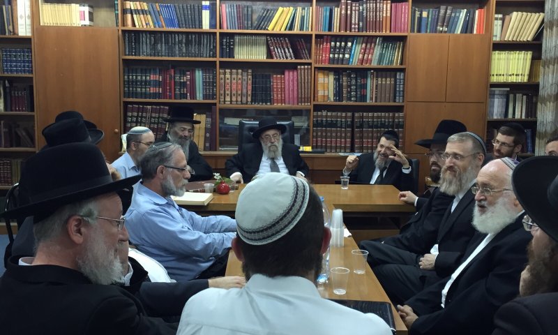 "מי שאינו שותף לצרה ומוציא עצמו נקרא אכזרי"