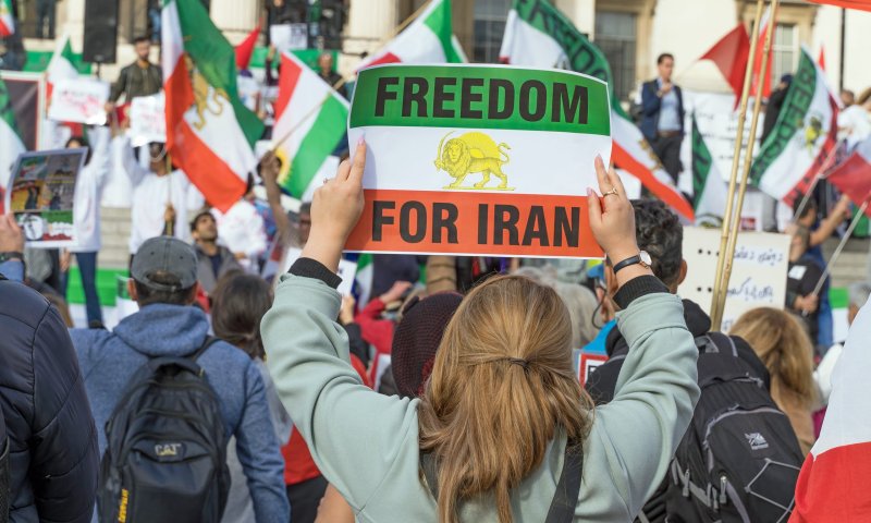 "אנחנו איתכם בשטח": המסר של המוסד שמטלטל את איראן