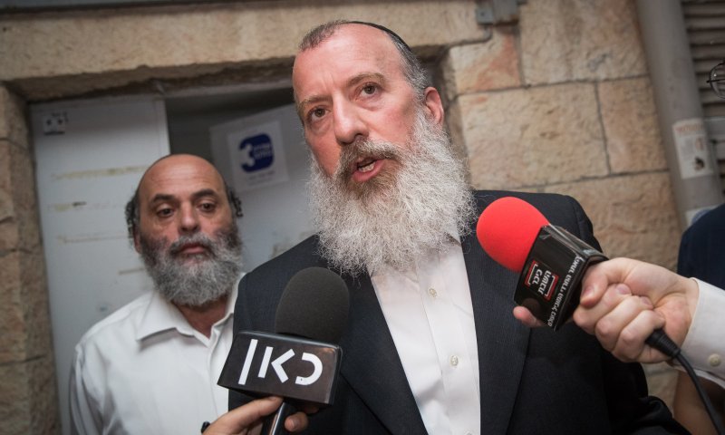 החרדים מסוכסכים ויוסי דייטש משלם את המחיר