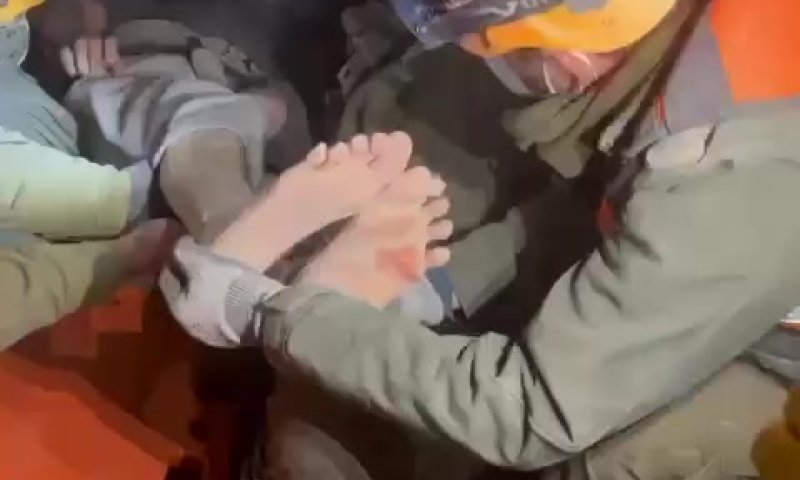 צפו: המשלחת הישראלית חילצה בשלום גבר בן 65