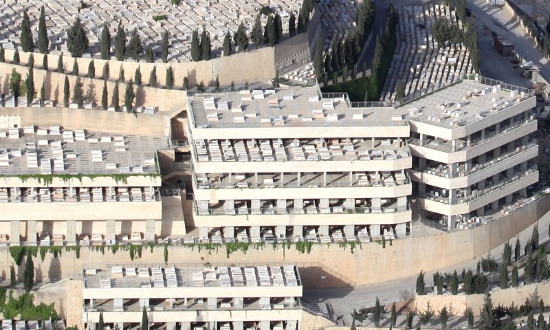 אין מקום בבתי הקברות. הפתרון? כמו בבית שני