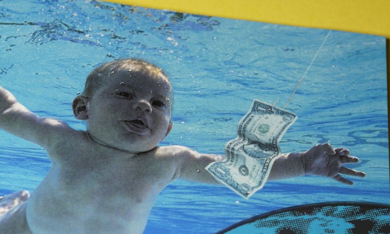 התינוק מהאלבום המפורסם של נירוונה: ניצול מיני