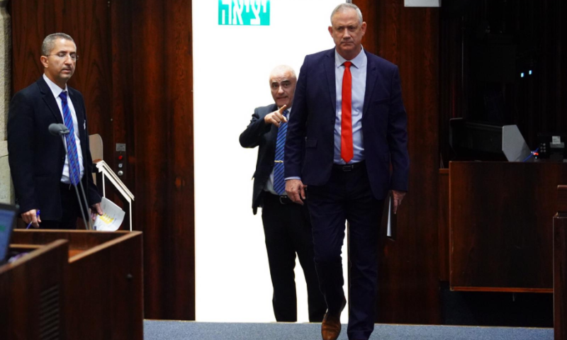 יממה מכריעה: בחצות יפקע המנדט של בני גנץ