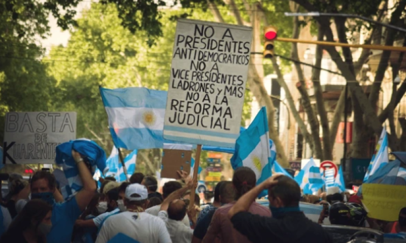 השמאל בארגנטינה מתפרע בגלל חקיקה של הנשיא