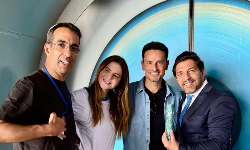 "בעז"ה הרבה רייטינג": קביעת מזוזה בבית האח גדול | צפו