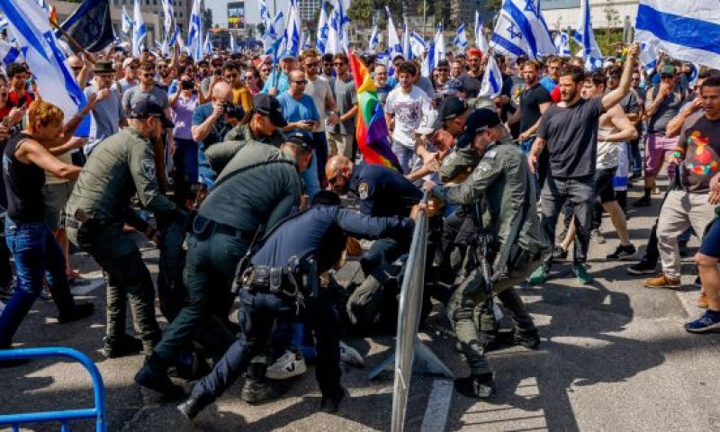 בכיר במחאה מודיע: "פרשתי, אי אפשר לנצח אותם"
