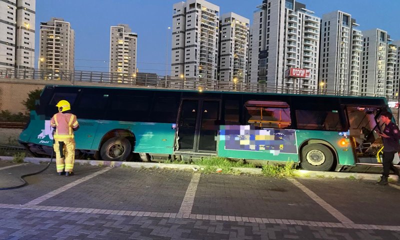"כדי להגיע הביתה לסדר": גנב אוטובוס מחניון &ndash; והתהפך בדרך