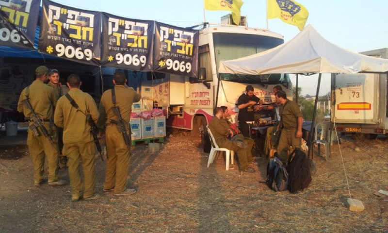 קושרים את הרצועה: חפ"ק חב"ד בגבול עזה