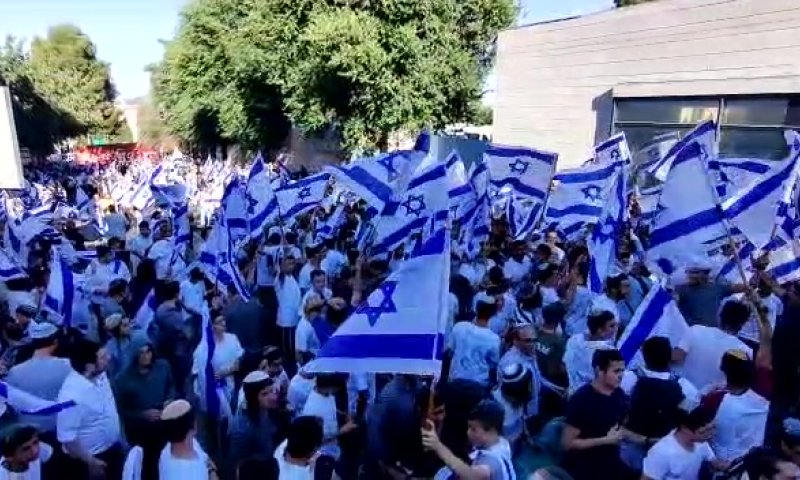 מצעד הדגלים שהפך למצעד הבושה