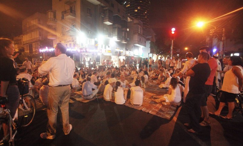 הפרדה מגדרית? מצד אחד מאיר מצד שני דיזינגוף