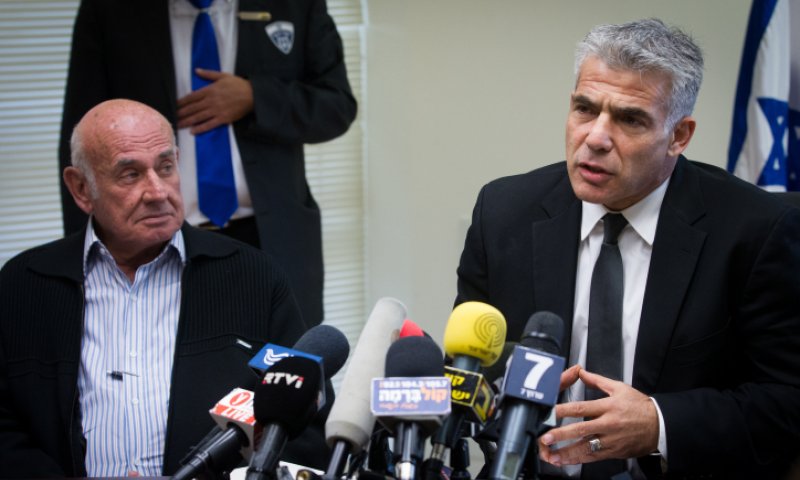 לפיד בתגובה ראשונה לתחקיר נגד חבר מפלגתו