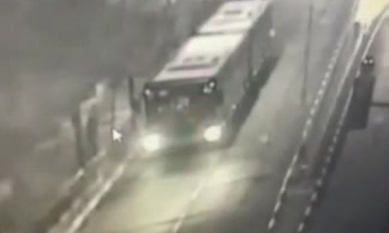 חשד לירי תועה באוטובוס באלעד, שלושה נפצעו