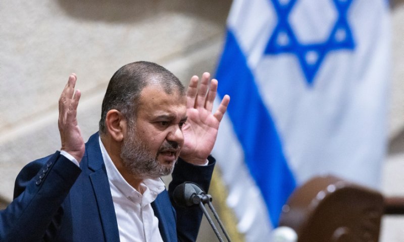 פשרה בחוק החשמל: ואליד טאהא מכנס מחר דיון