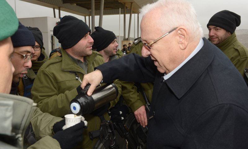 הנשיא ריבלין מציג: סערה בכוס תה