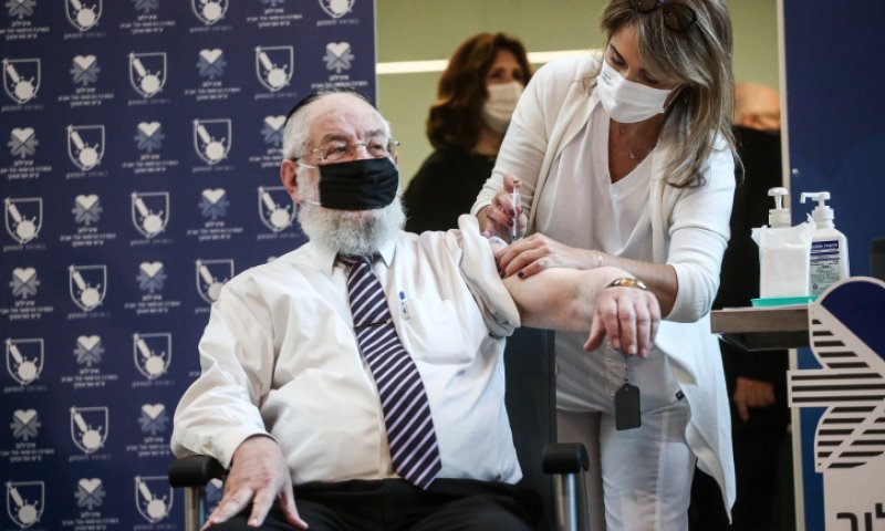 לאחר חודשים של מגפה: החל מבצע החיסונים