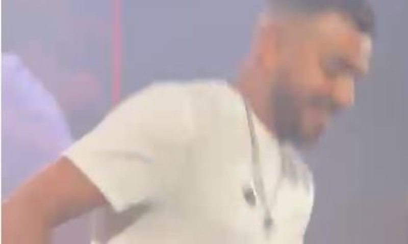 באמצע השיר: איתי לוי נפל מגובה של שני מטרים. צפו