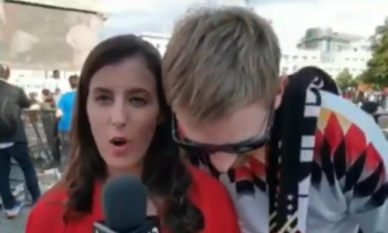 צפו: הראיון המוזר של כתבת 'כאן' עם אוהד גרמניה