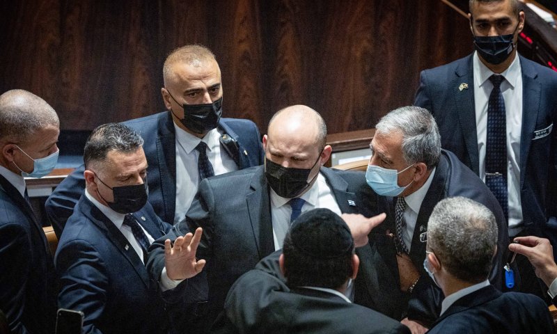 בנט הצביע נגד חיבור לחשמל להתיישבות הצעירה