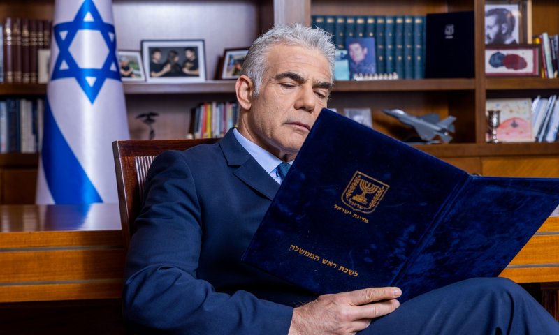 לפיד התאהב בתפקיד ושכח את כל מה שאי פעם אמר