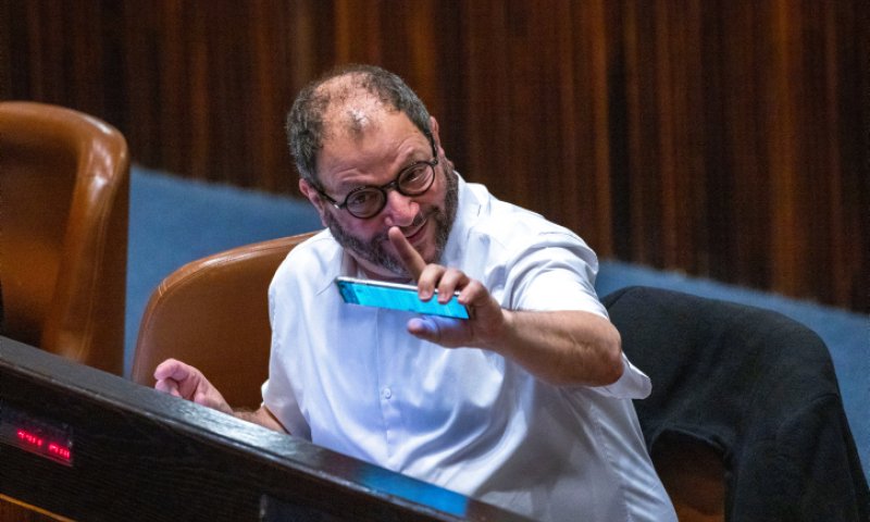 "נאצי מסריח": השר יגיש תלונה נגד עופר כסיף