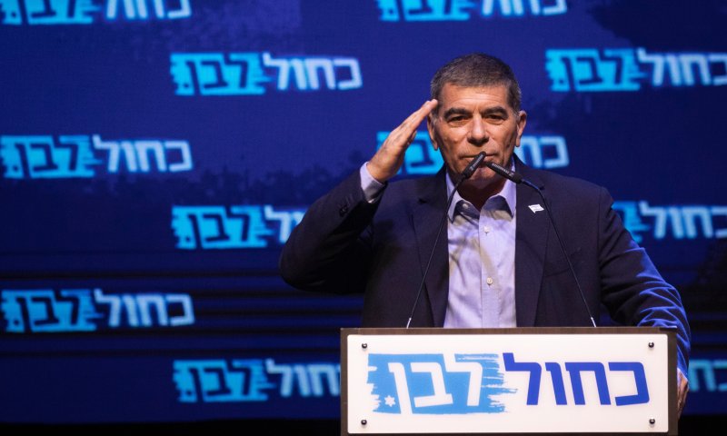 שיחותיו של גבי אשכנזי ישארו תחת צו איסור פרסום