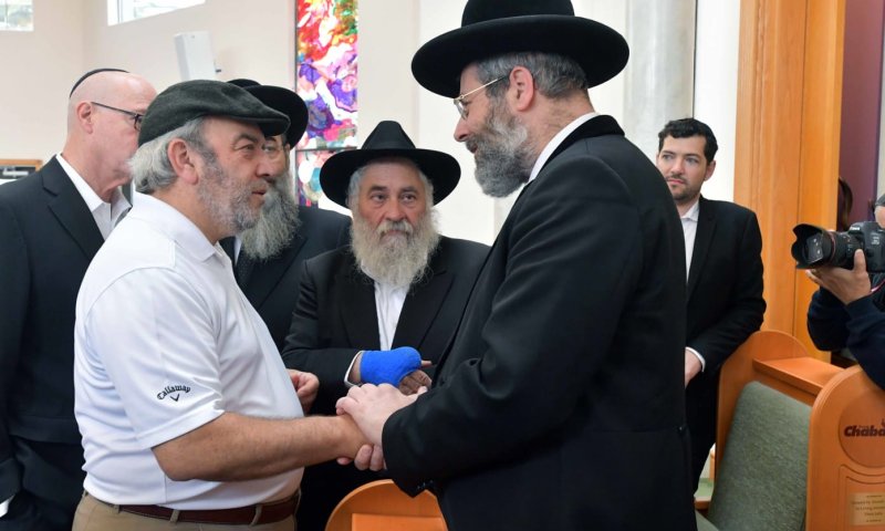 חודש לירי בקליפורניה: הרב דוד לאו נפגש עם הפצועים