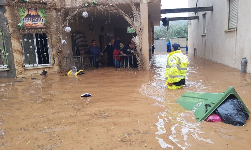 הצפות בצפון הארץ: חילוץ אזרחים שנלכדו בבתים