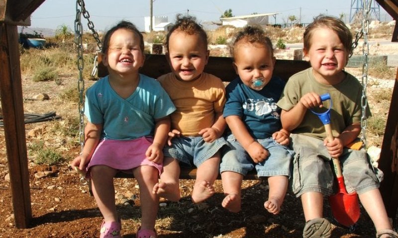 ילדים אלה מועמדים לגירוש רק בגלל מוצאם האתני