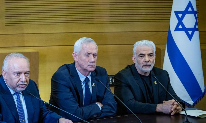 באופוזיציה תוקפים: ראש ממשלת ה-7.10 יודע בדיוק למה הוא מפחד