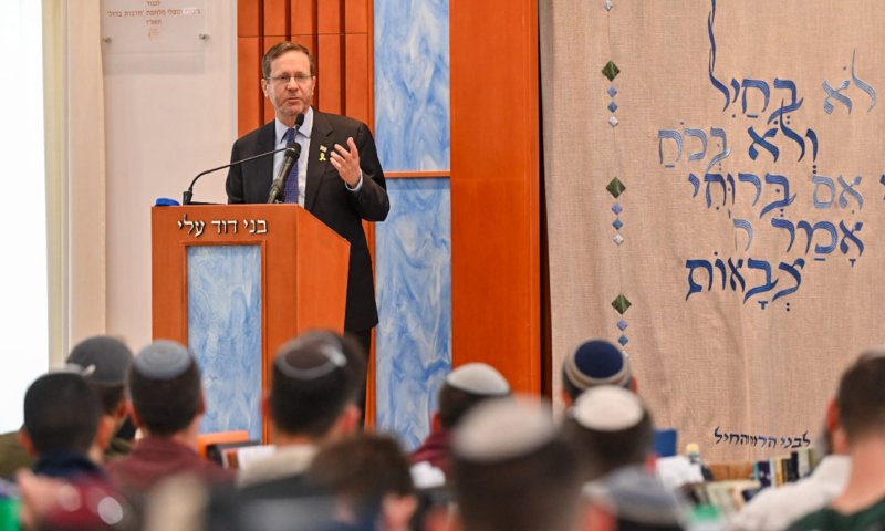 הרצוג מגבה את הרמטכ"ל: "מקבל החלטות מקצועיות"