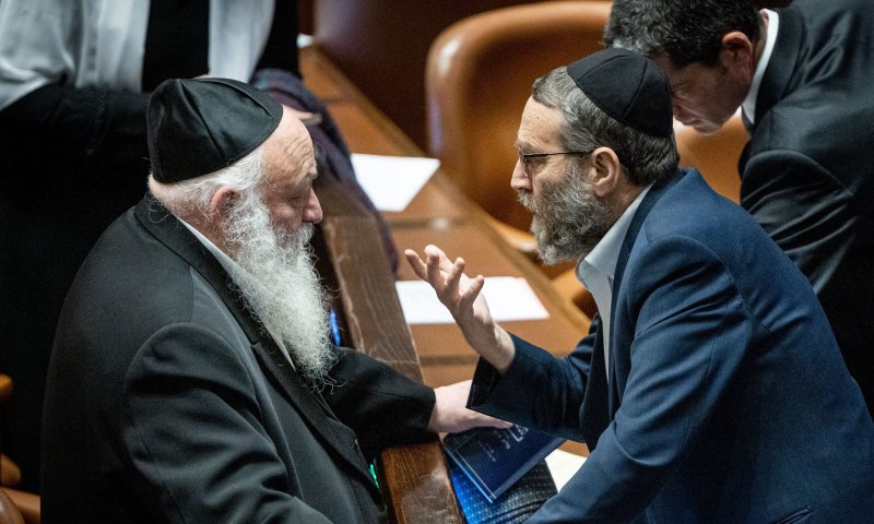 הקרע החרדי: "גפני הבריז מהחתימה ברגע האחרון"