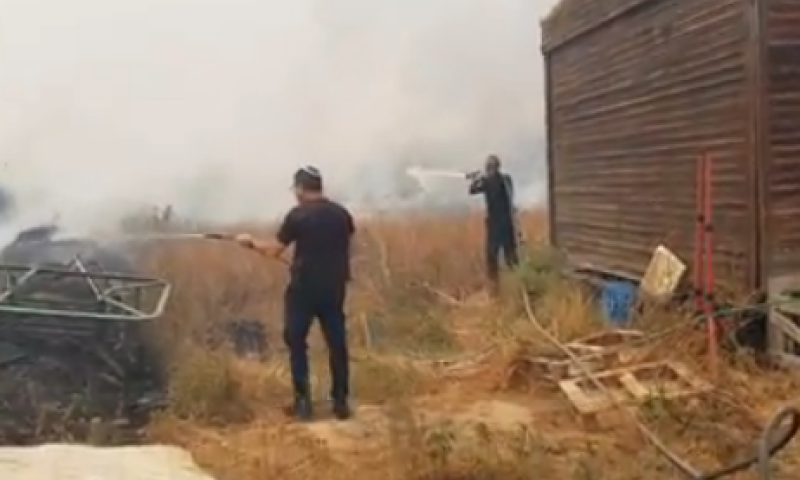 תושבים פונו מבתיהם: שריפה גדולה במושב בדרום