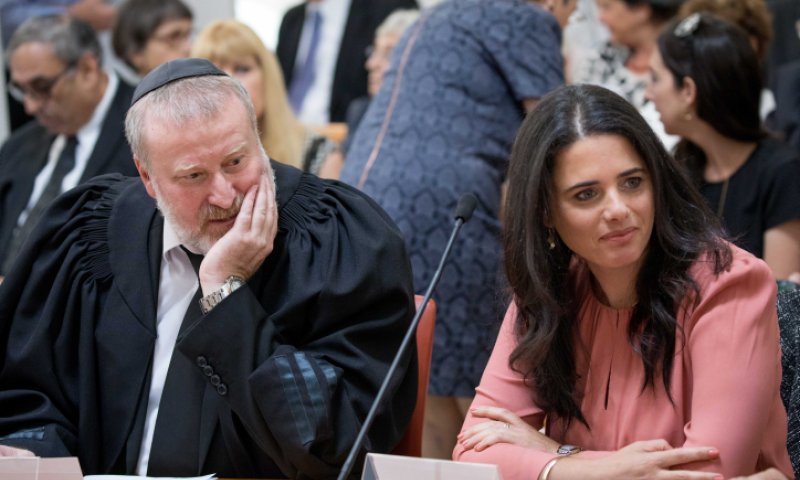 שקד נגד מנדלבליט: "זילבר לא תופיע בכנסת"