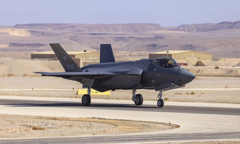 צפו בתיעוד: מטוסי ה-F35 מפילים מל"טים איראניים