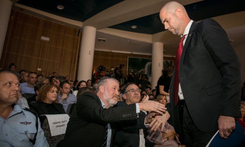 הקרב של אוחנה: מנדלדלביט נגד ועדת מח"ש