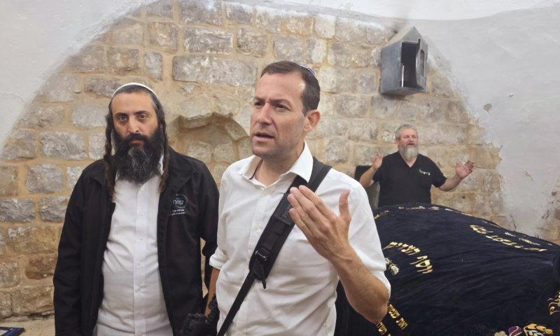 למרות הפיגוע: מאות עלו לקבר יוסף בשכם