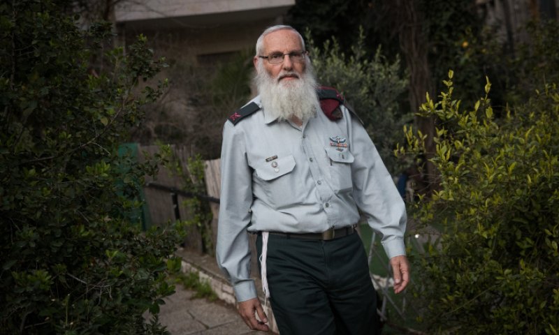 קשה להאמין שהרבנות הצבאית הוציאה ספר כזה