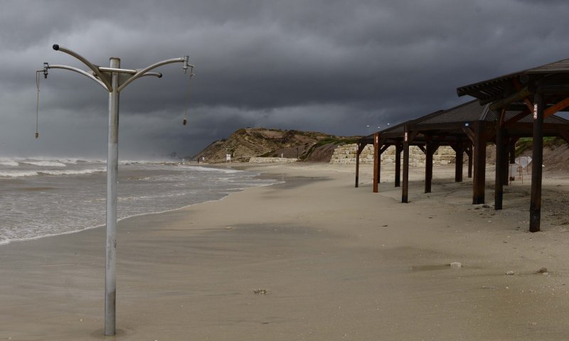 הוסרה אזהרת הרחצה בחופי בת ים, הרצליה ותל אביב