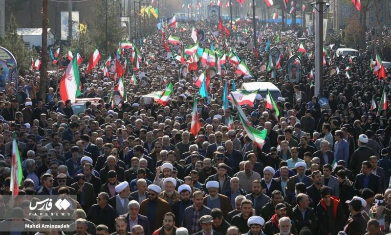 התגובה למחאה: המשטר האיראני ארגן הפגנות בעד השלטון