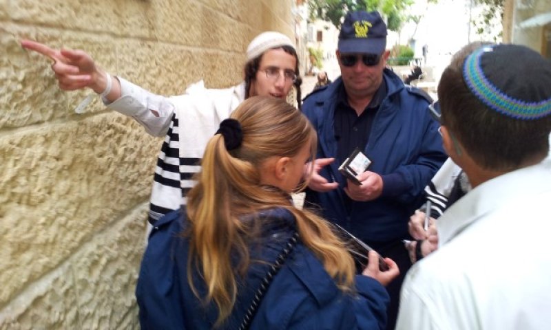 צפו: המשטרה מתנכלת לדתיים בעלי פאות וכיפות גדולות