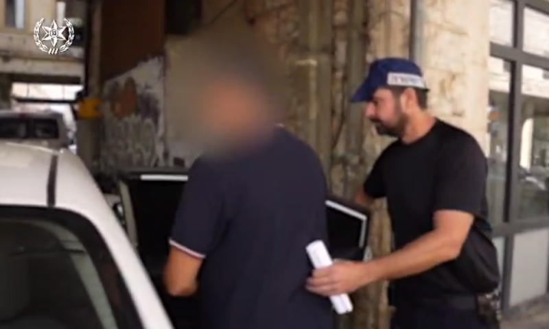 סרט אימה:  נעצר חשוד שניסה להצית בית עסק ולשרוף שוטרים