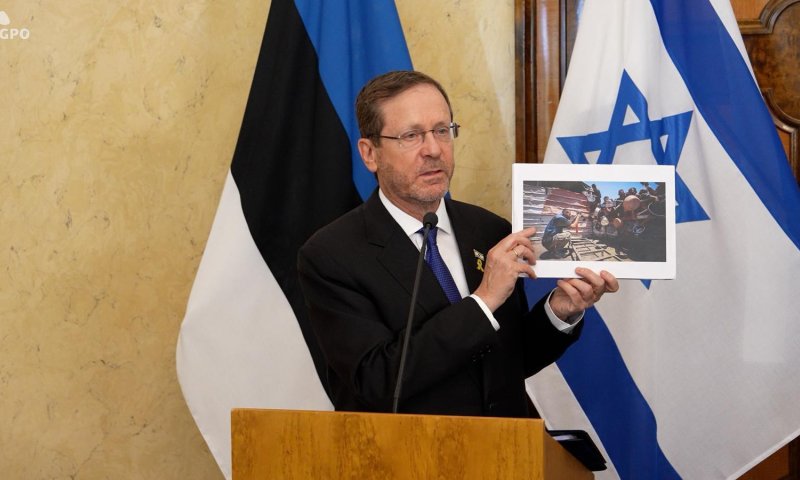 הרצוג באסטוניה: "העולם נופל בפח של תעמולת חמאס"